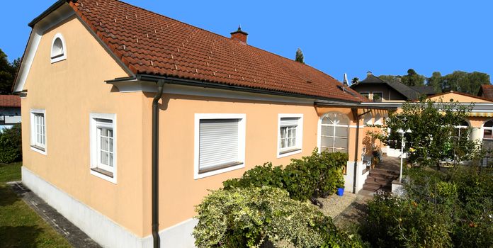 Haus im Villa-Style mit Einliegerwohnung und nagelneuer Souterrain-Wohnung!